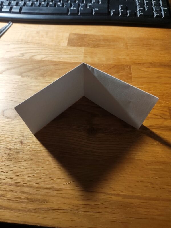 Die Stabilität des Dreiecks: Eine Faltstudie in Papier