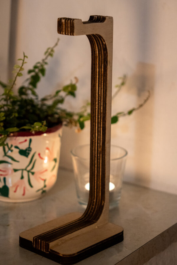 Gruppe 1 & 14: Kopfhörerhalter