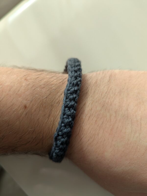 Gruppe 13: Stoffarmband