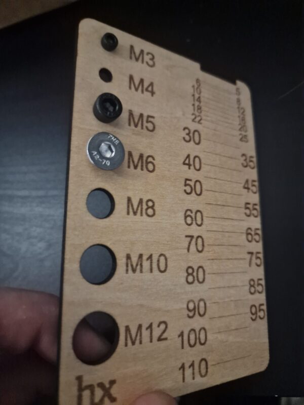 Gruppe 11: Messschablone für Schrauben