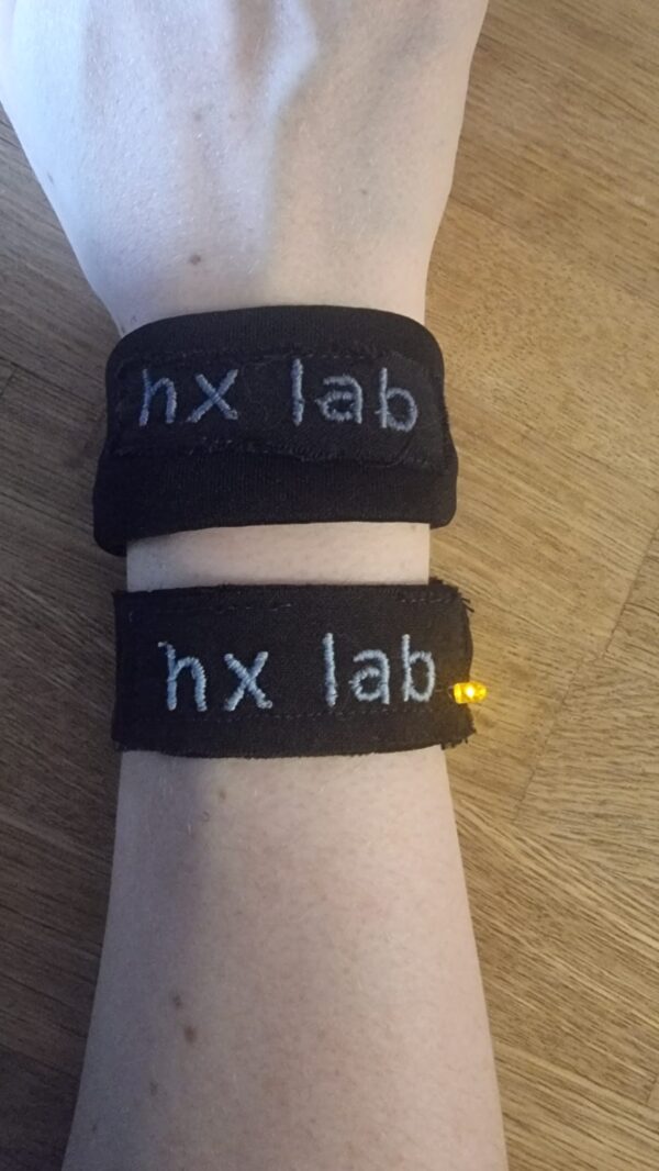 G6: „hx lab“-Armbänder mit Leuchteffekt